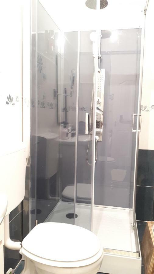 אורדאה City Center Minimalist Apartment מראה חיצוני תמונה